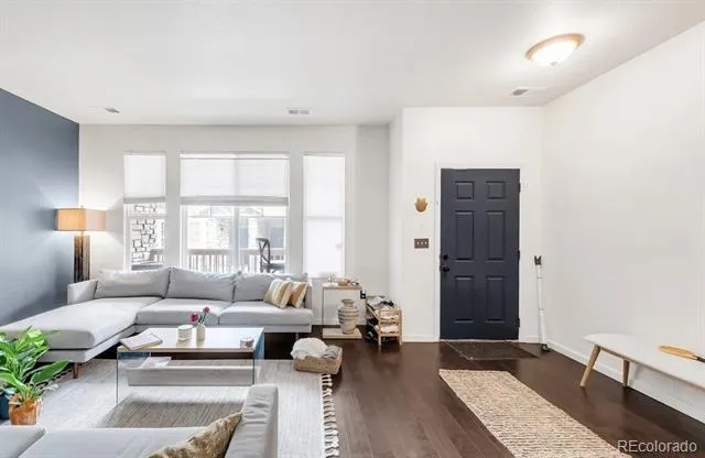 571 S Mobile Place Aurora, CO 80017