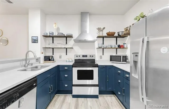 571 S Mobile Place Aurora, CO 80017
