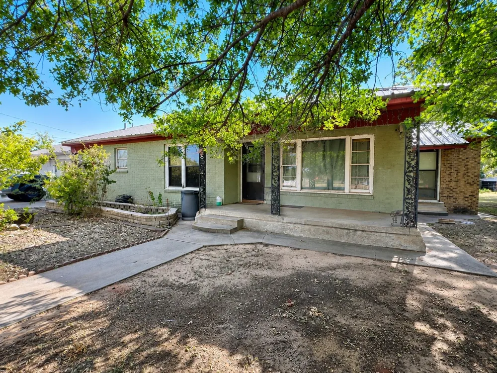 1 Avenue K E Haskell, TX 79521