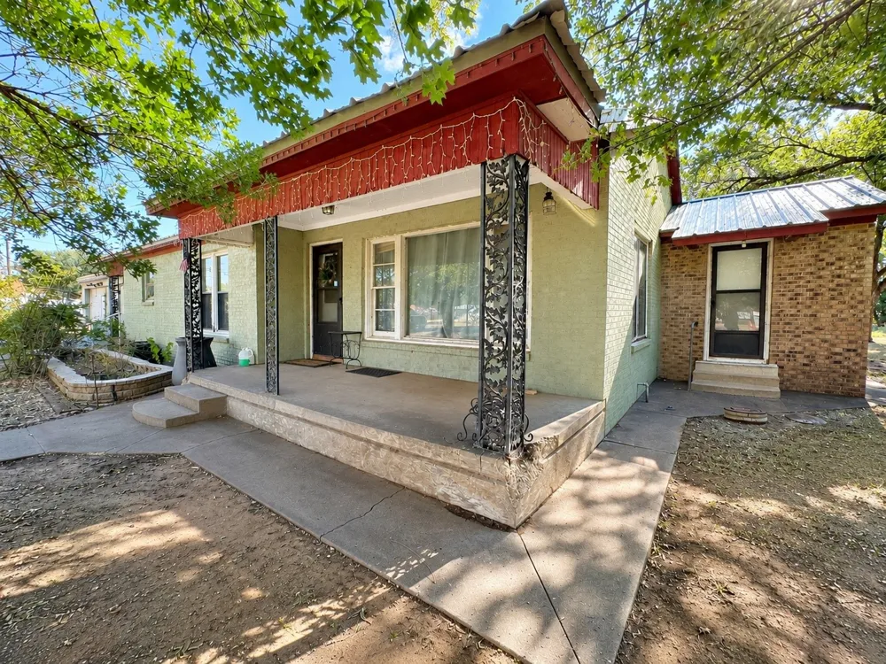 1 Avenue K E Haskell, TX 79521