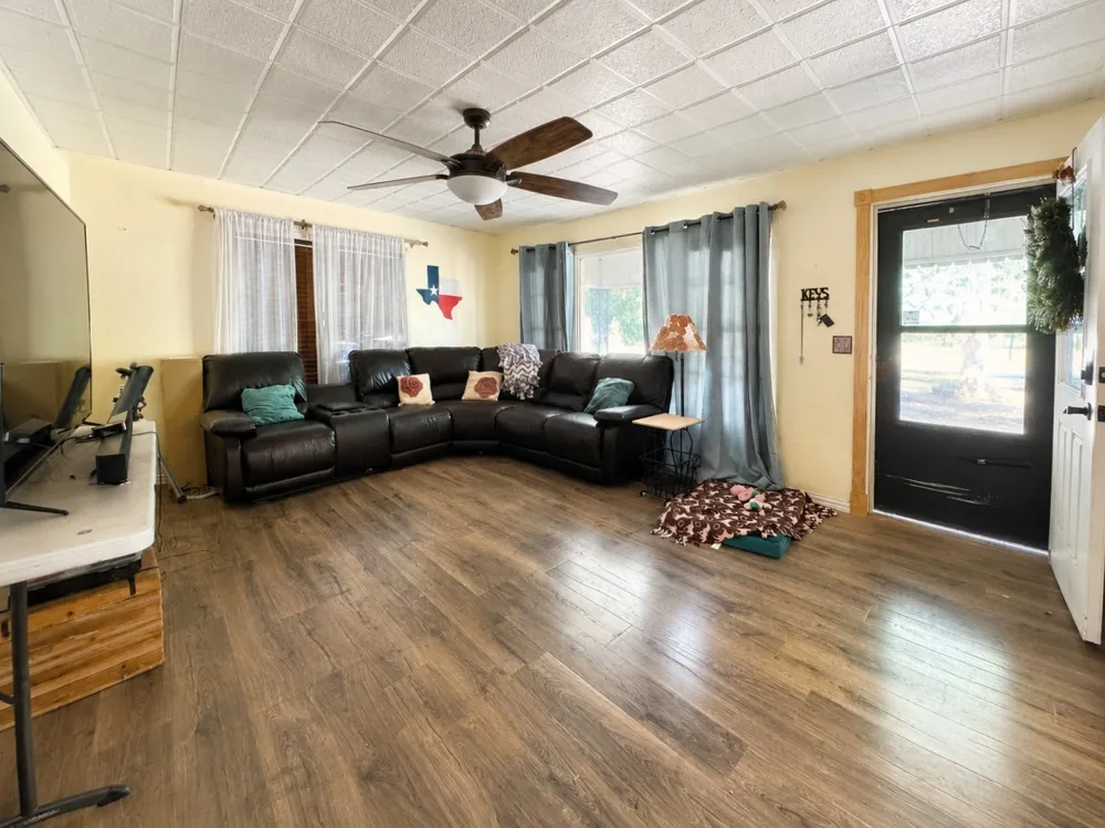 1 Avenue K E Haskell, TX 79521