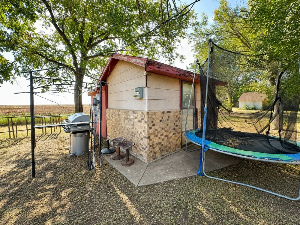 1 Avenue K E Haskell, TX 79521