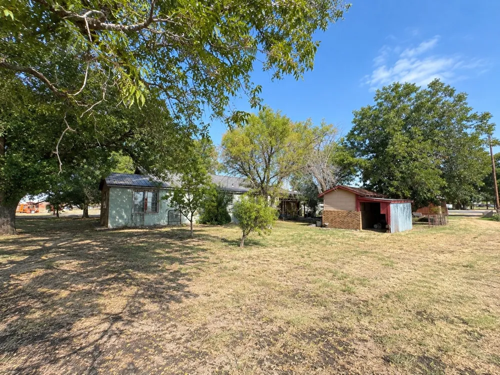 1 Avenue K E Haskell, TX 79521
