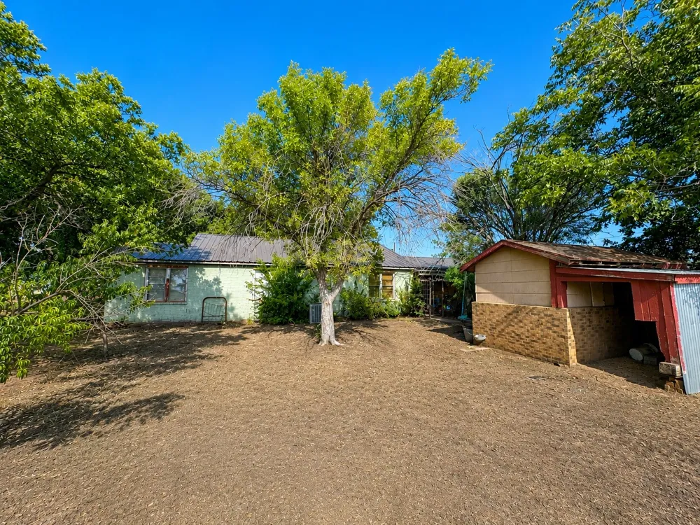 1 Avenue K E Haskell, TX 79521