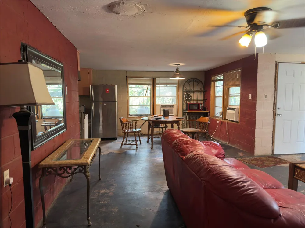 257 County Road 2142c Cleveland, TX 77327