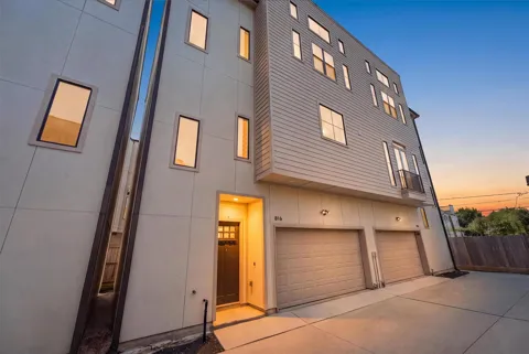 816 W 22nd Street