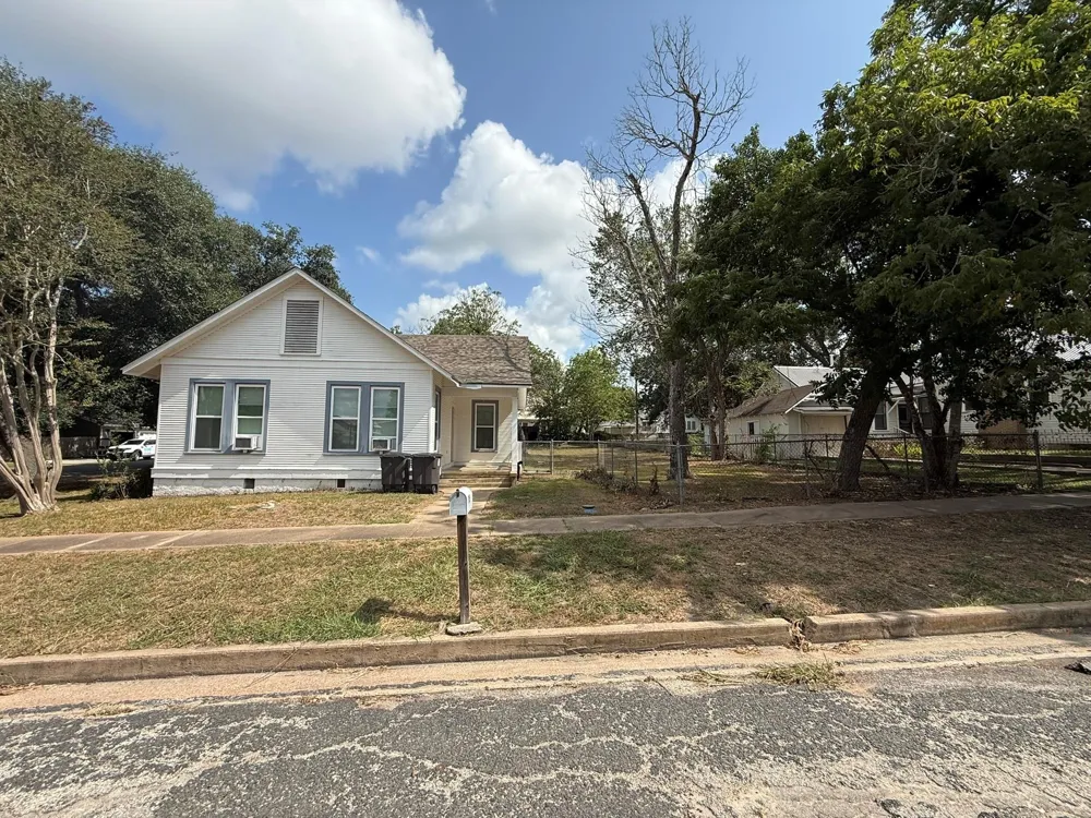 715 Anderson Street Schulenburg, TX 78956