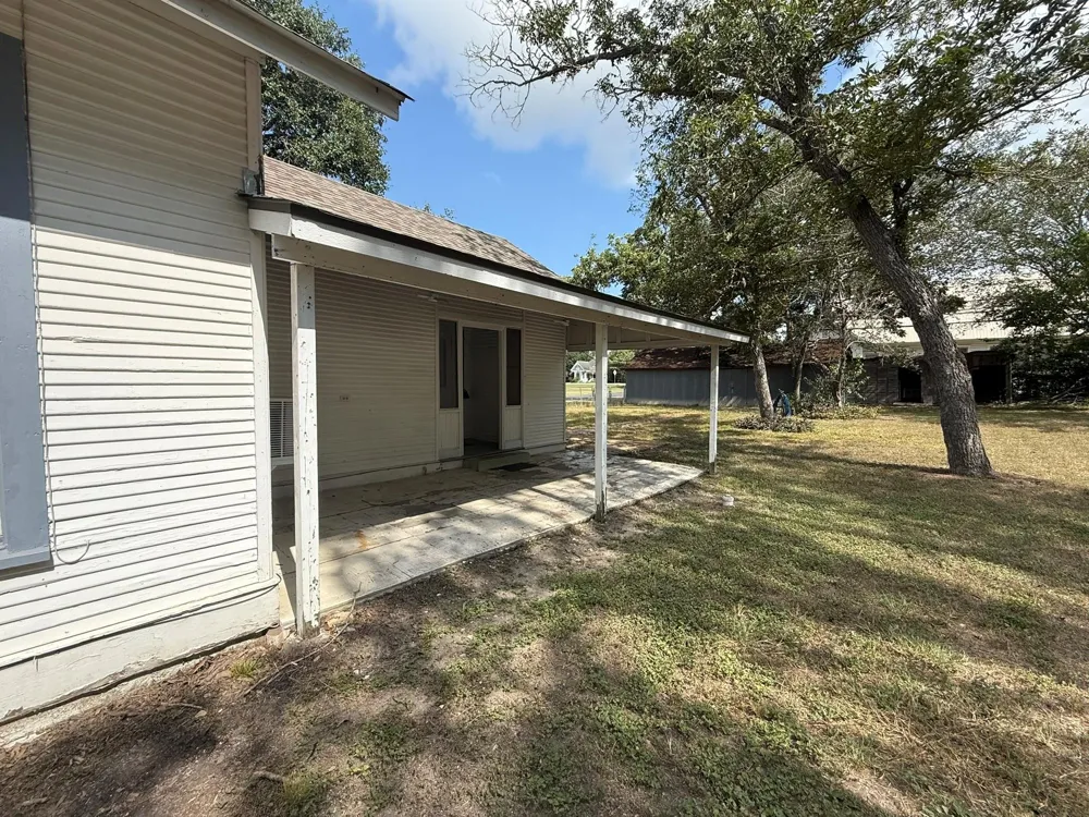 715 Anderson Street Schulenburg, TX 78956