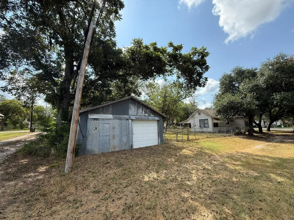 715 Anderson Street Schulenburg, TX 78956