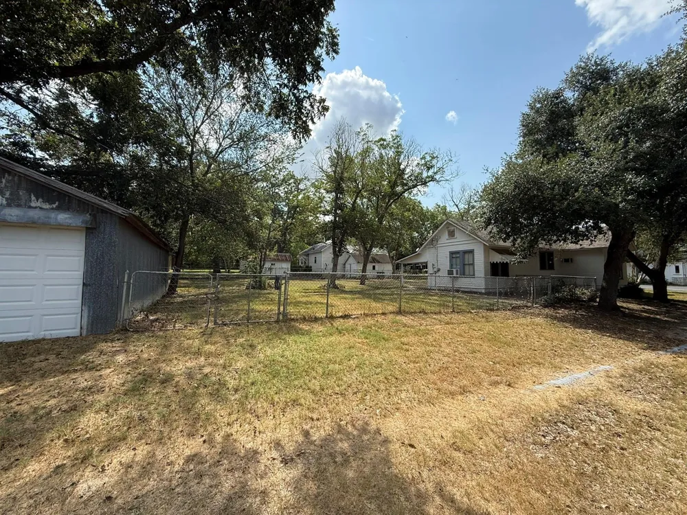 715 Anderson Street Schulenburg, TX 78956
