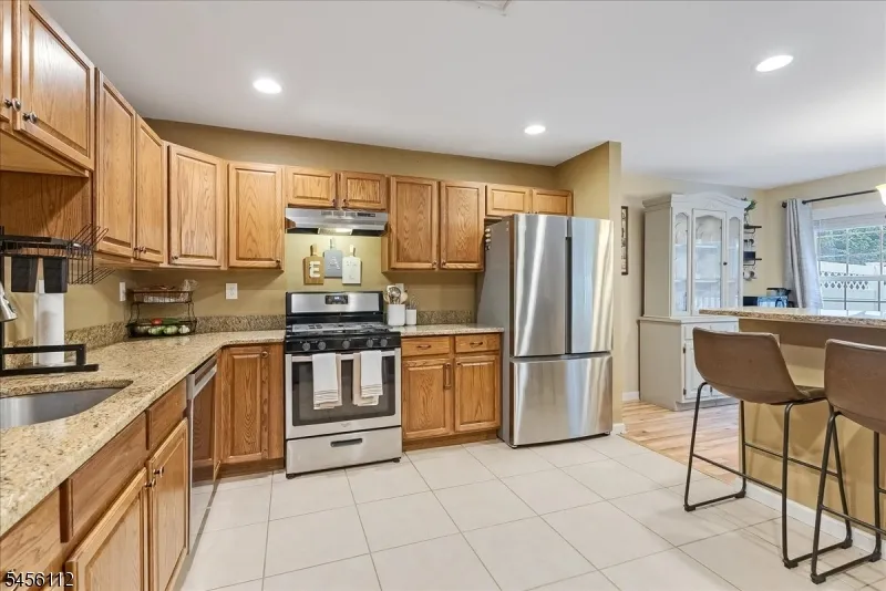 9 Ferndale Ln Hardyston, NJ 07419