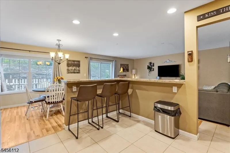 9 Ferndale Ln Hardyston, NJ 07419