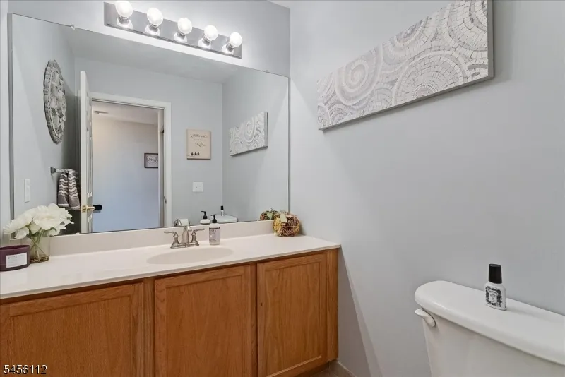 9 Ferndale Ln Hardyston, NJ 07419
