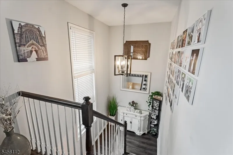 9 Ferndale Ln Hardyston, NJ 07419