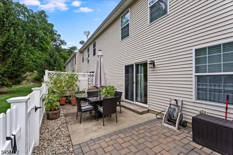 9 Ferndale Ln Hardyston, NJ 07419
