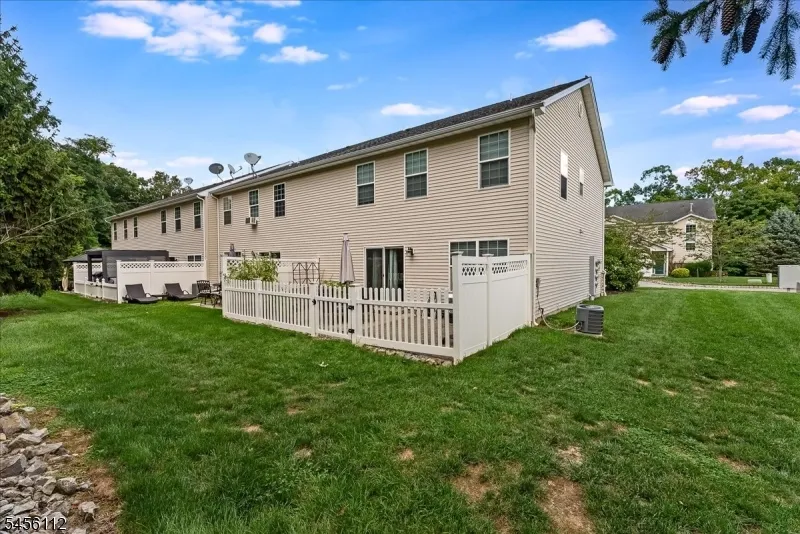 9 Ferndale Ln Hardyston, NJ 07419