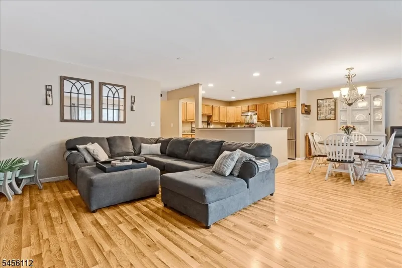 9 Ferndale Ln Hardyston, NJ 07419