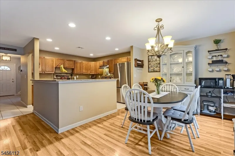 9 Ferndale Ln Hardyston, NJ 07419
