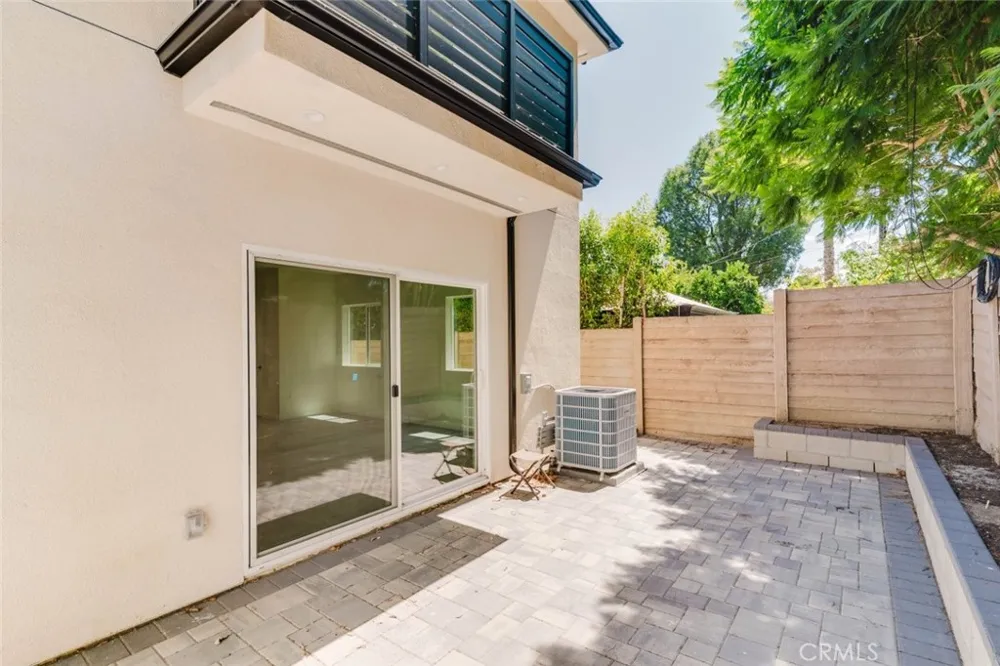 8839 Sophia Avenue North Hills, CA 91343