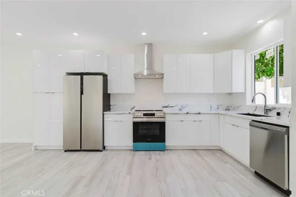 8839 Sophia Avenue North Hills, CA 91343