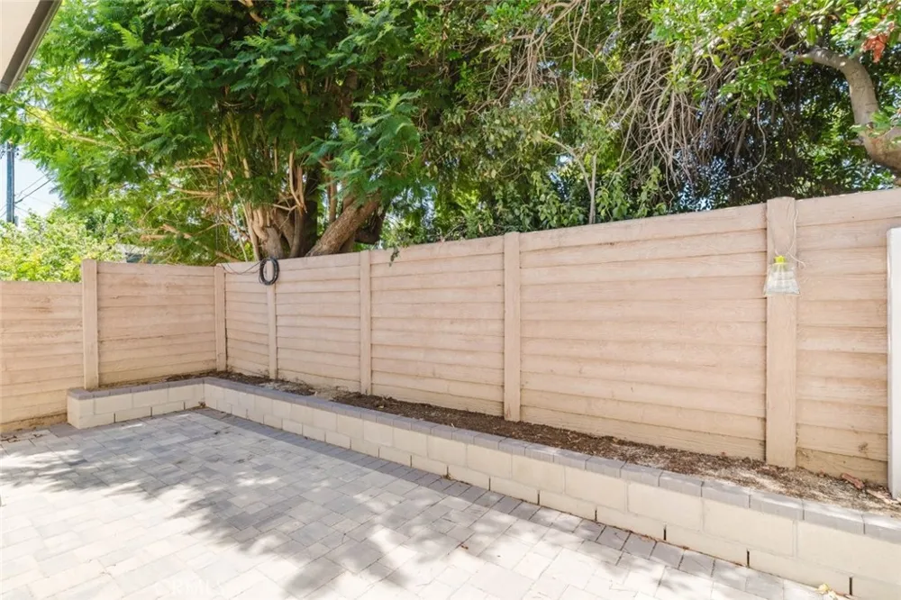 8839 Sophia Avenue North Hills, CA 91343