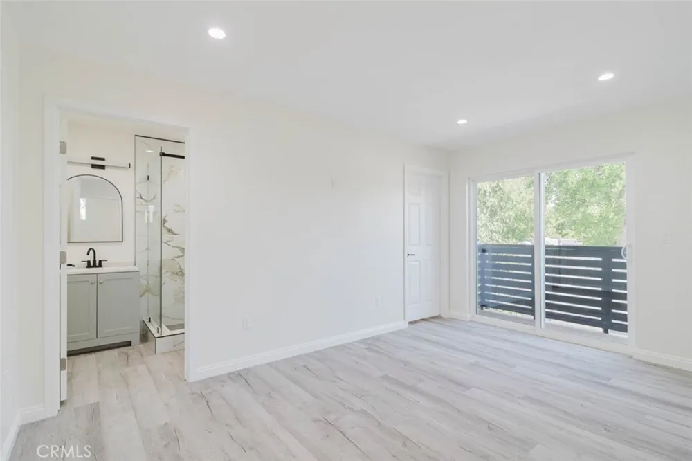 8839 Sophia Avenue North Hills, CA 91343
