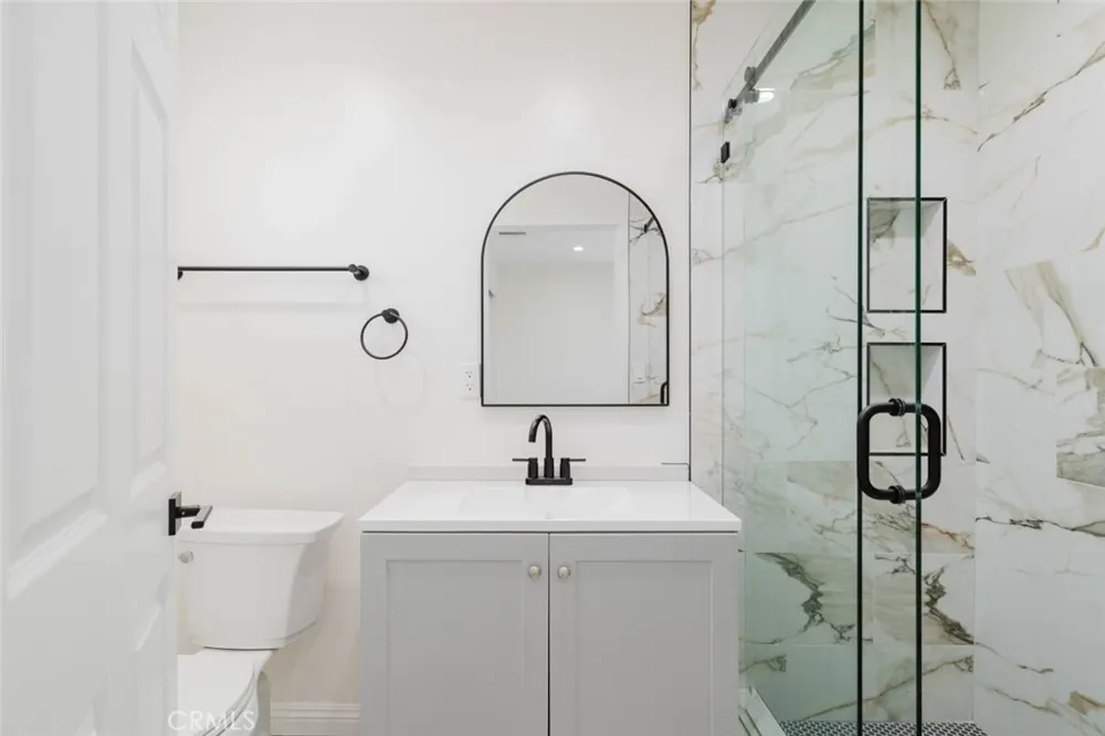 8839 Sophia Avenue North Hills, CA 91343