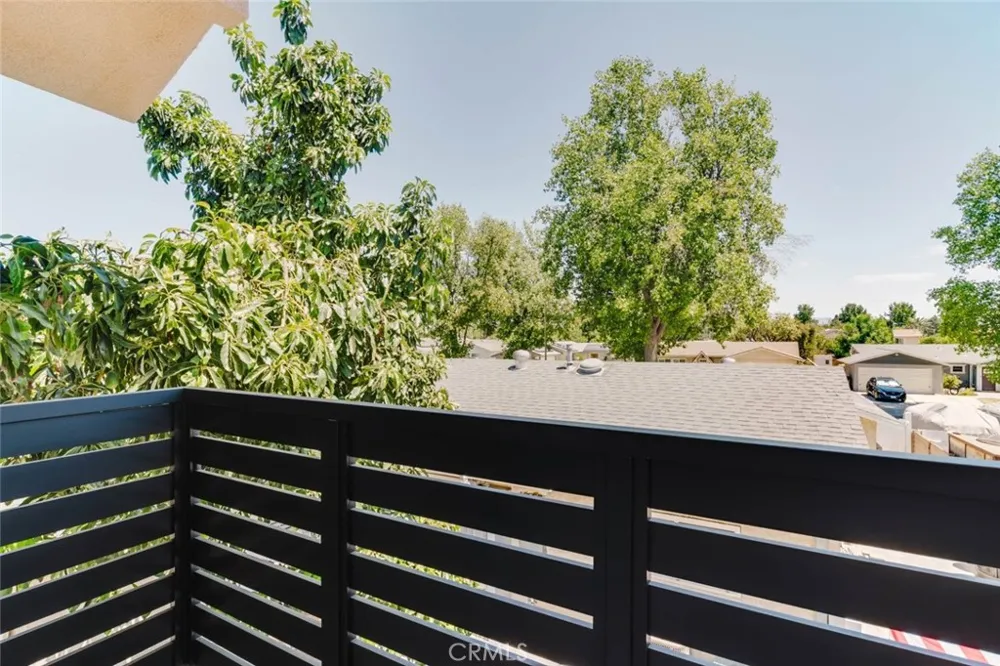 8839 Sophia Avenue North Hills, CA 91343