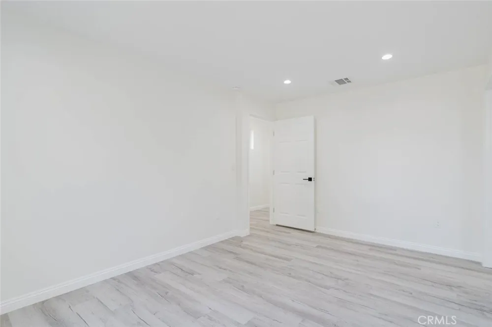 8839 Sophia Avenue North Hills, CA 91343