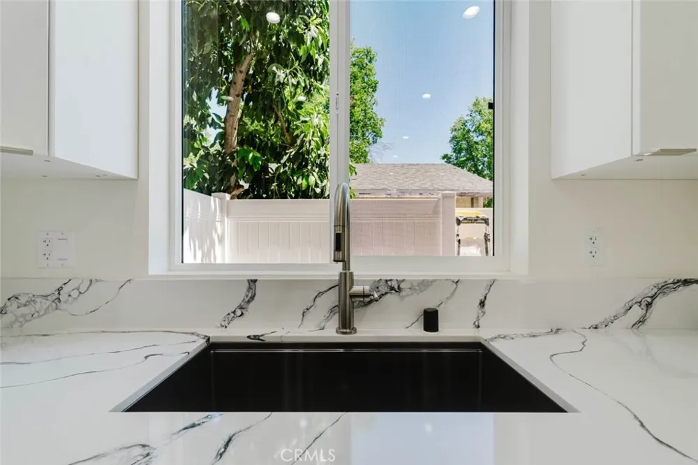 8839 Sophia Avenue North Hills, CA 91343