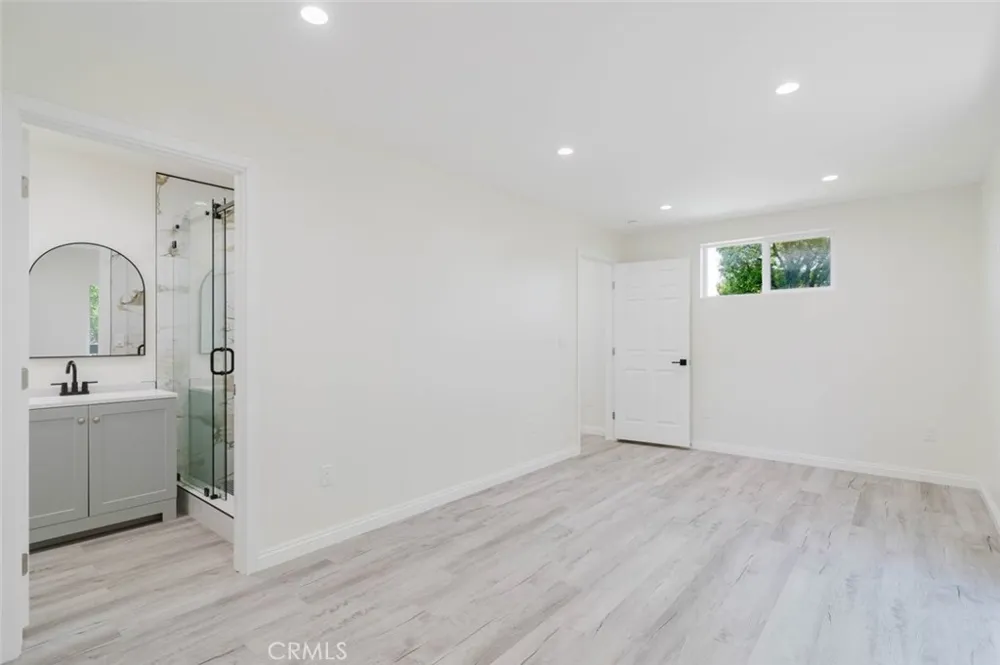 8839 Sophia Avenue North Hills, CA 91343