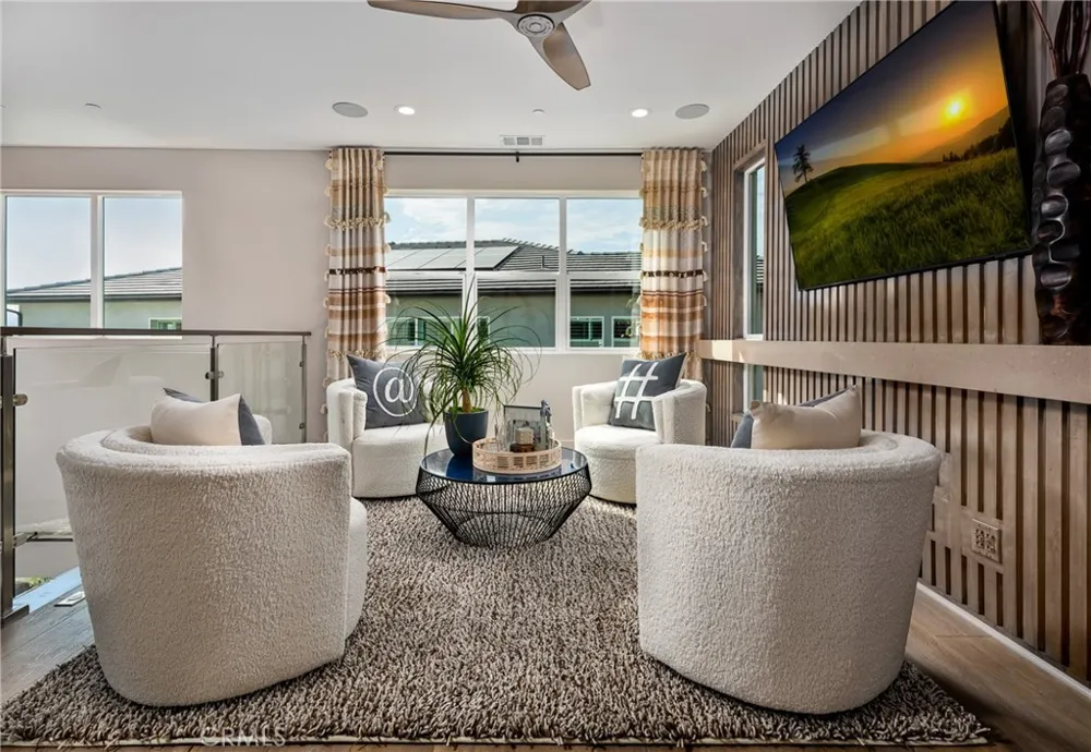 27517 Juniper Lane Valencia, CA 91381