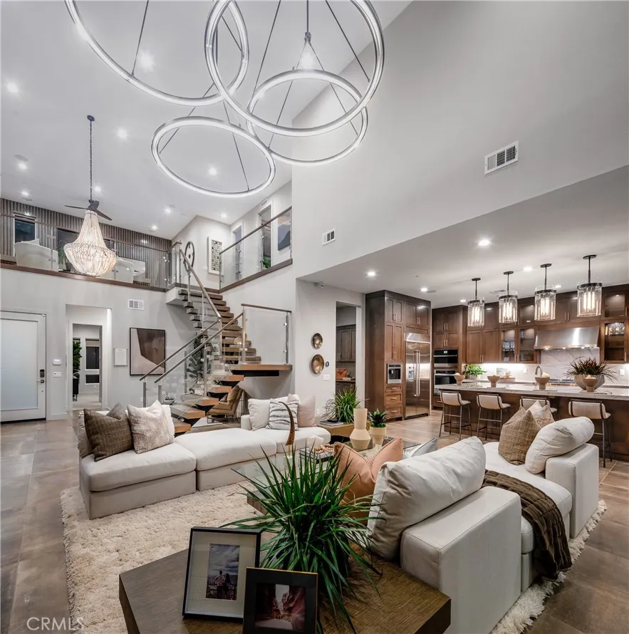 27517 Juniper Lane Valencia, CA 91381