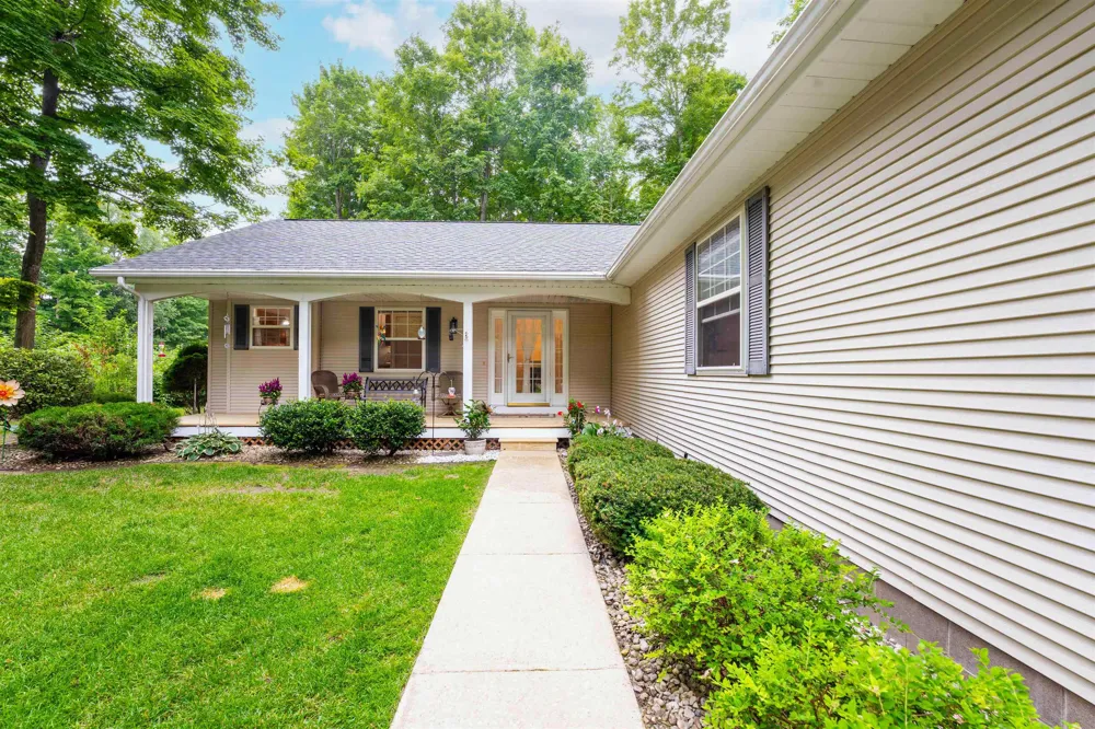 9479 Woodys Run Long Lake Township, MI 49684