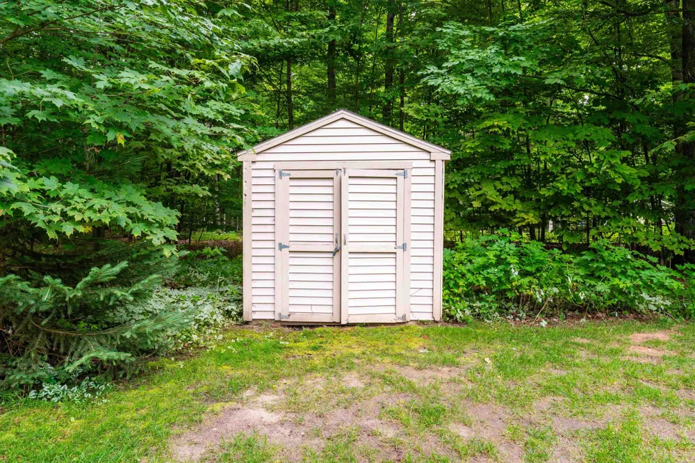 9479 Woodys Run Long Lake Township, MI 49684