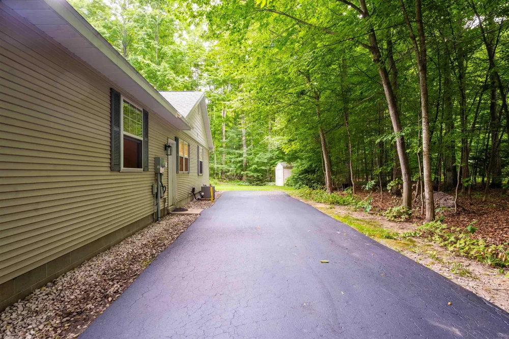 9479 Woodys Run Long Lake Township, MI 49684
