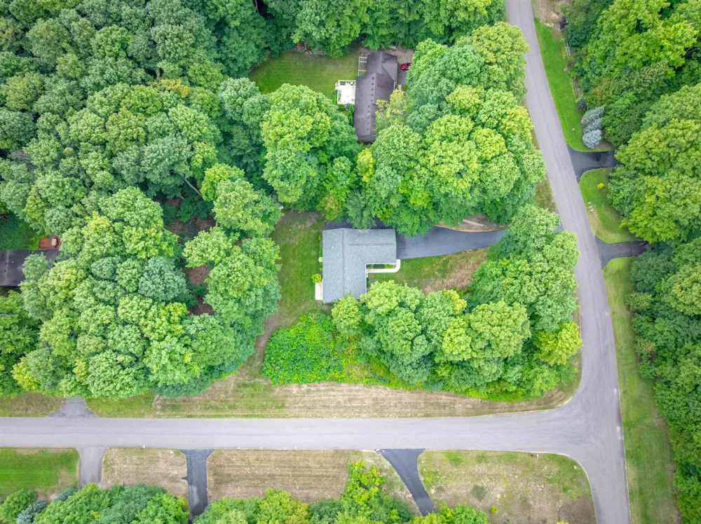 9479 Woodys Run Long Lake Township, MI 49684