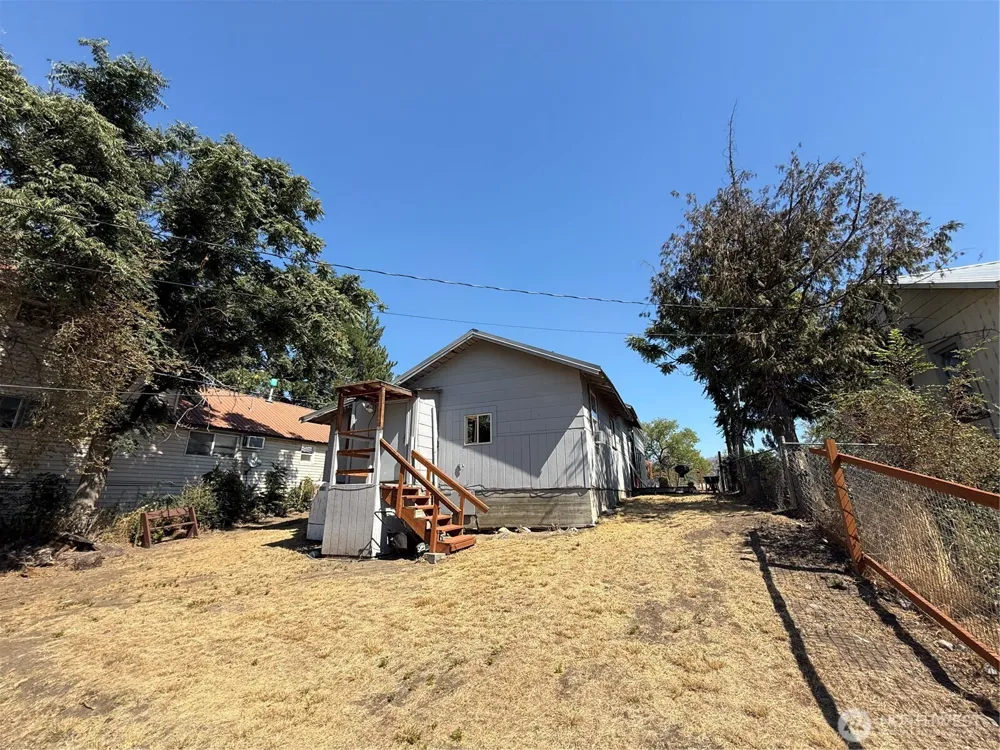 426 Hanford Street Omak, WA 98841
