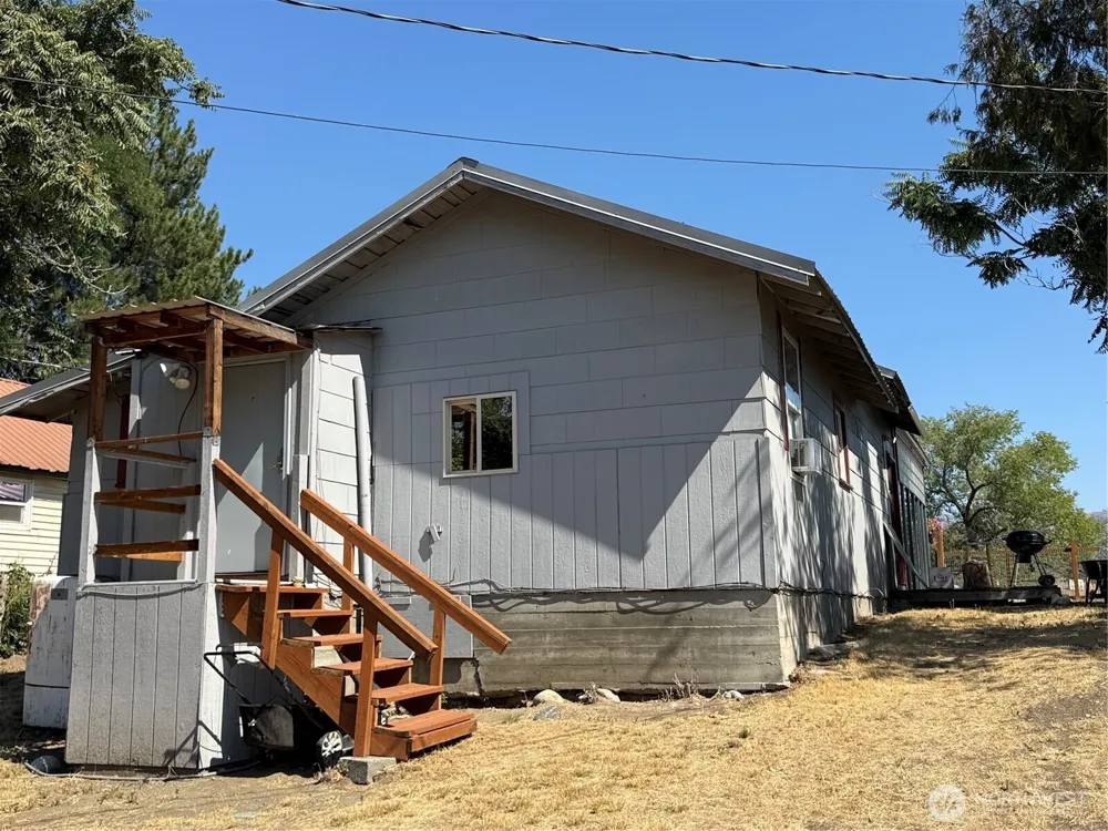 426 Hanford Street Omak, WA 98841