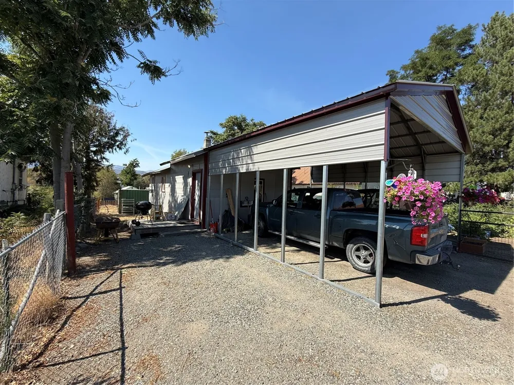 426 Hanford Street Omak, WA 98841