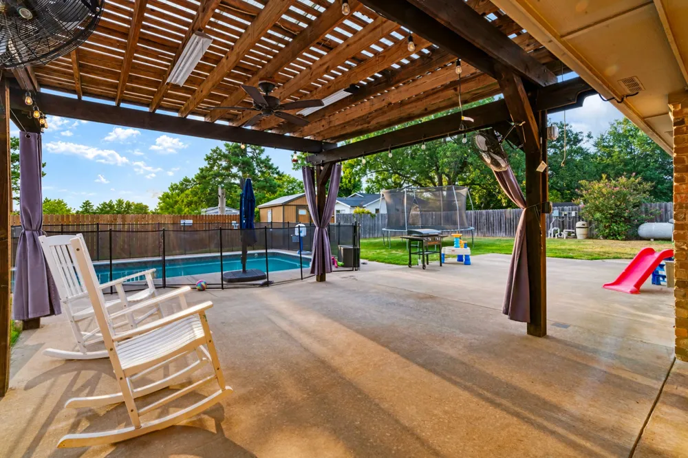 1725 Meadowview Drive Reno, TX 75462