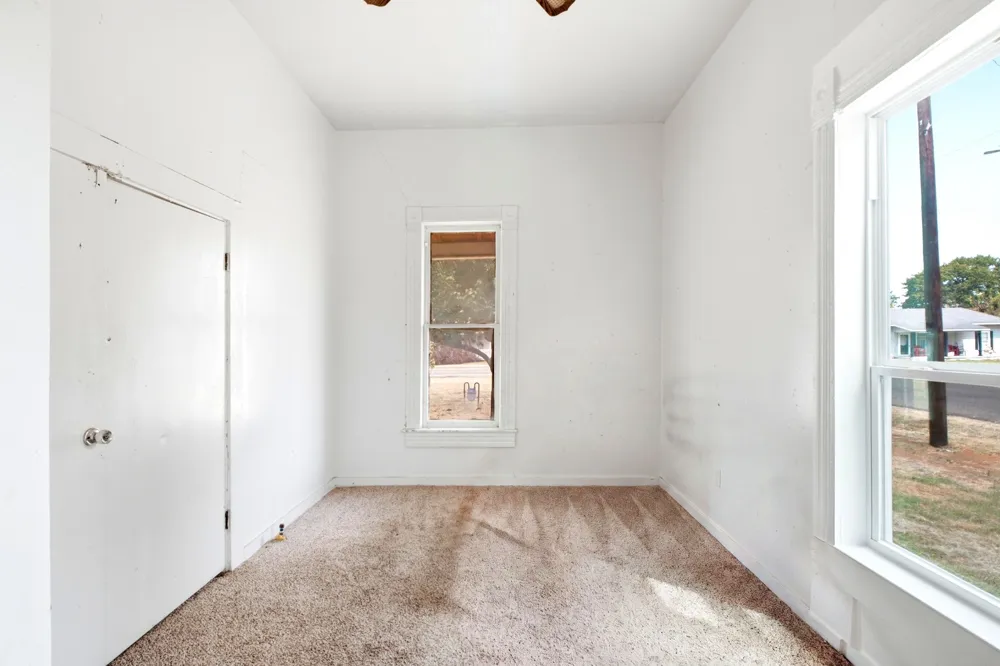 214 E Woodland Street Collinsville, TX 76233