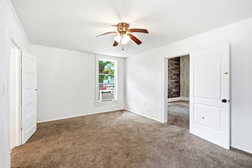 214 E Woodland Street Collinsville, TX 76233