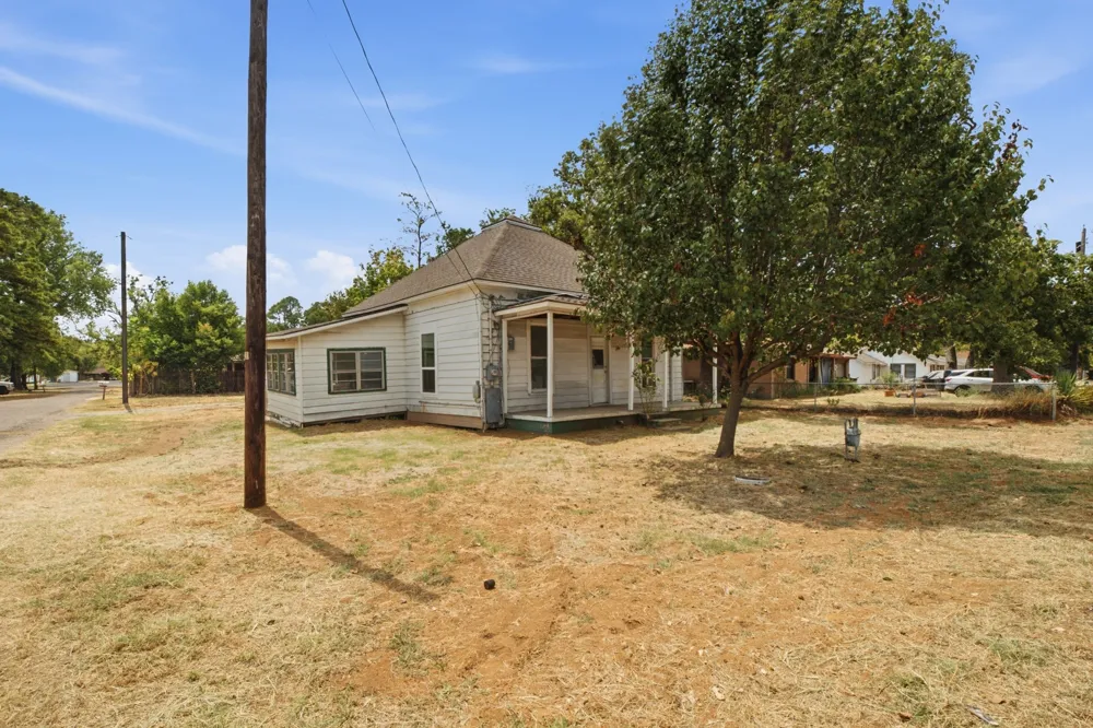 214 E Woodland Street Collinsville, TX 76233