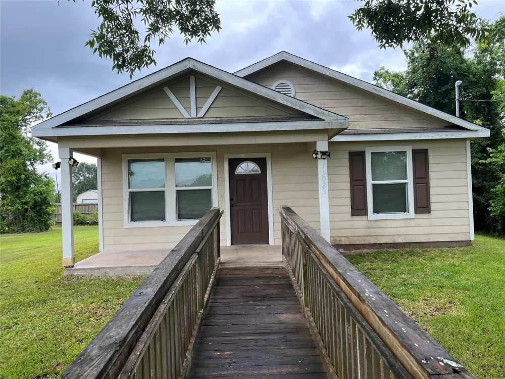 13023 Pleasant Valley Drive Rosharon, TX 77583