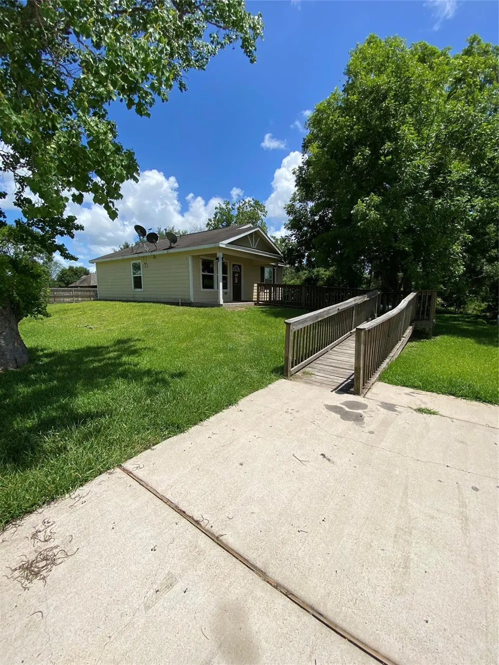 13023 Pleasant Valley Drive Rosharon, TX 77583