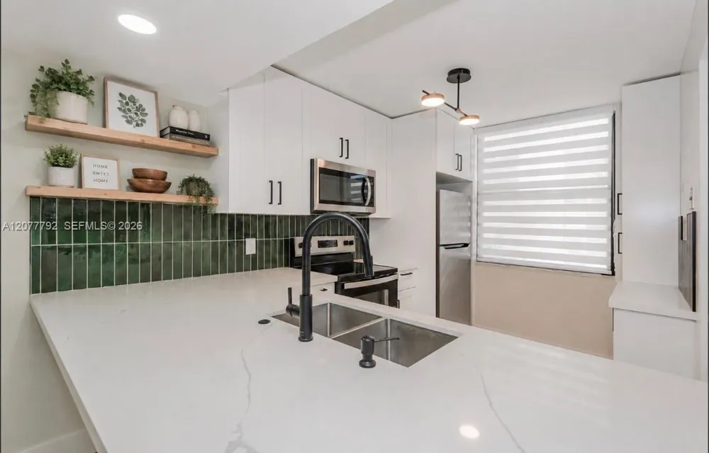 1709 Whitehall Dr #103 Davie, FL 33324