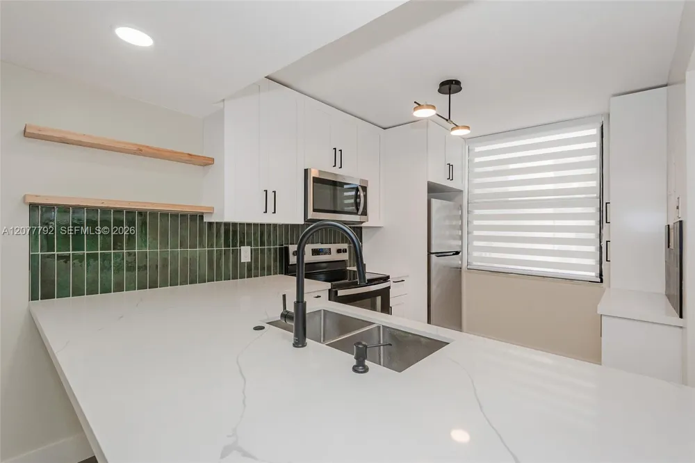 1709 Whitehall Dr #103 Davie, FL 33324