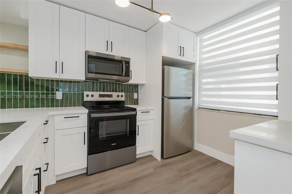1709 Whitehall Dr #103 Davie, FL 33324