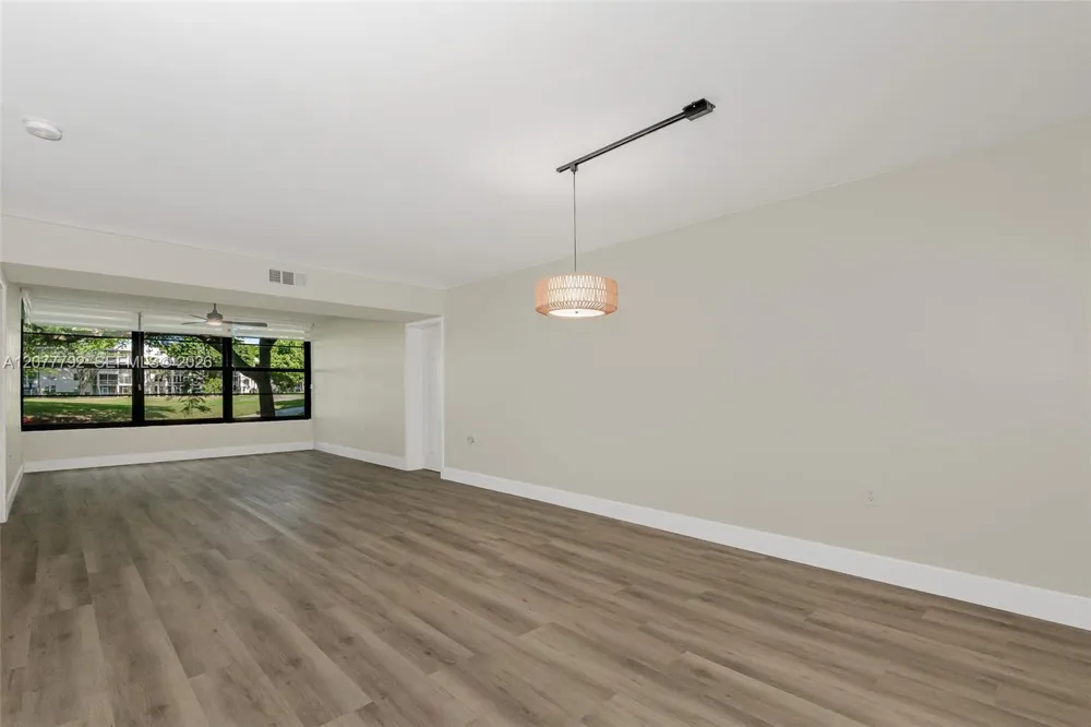 1709 Whitehall Dr #103 Davie, FL 33324